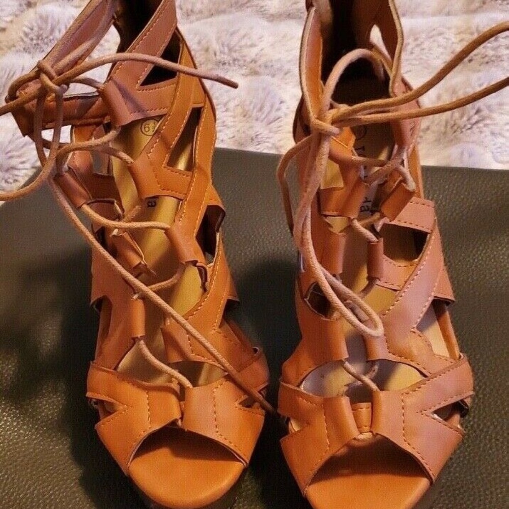 Top moda luggage sandal heels size 6.5